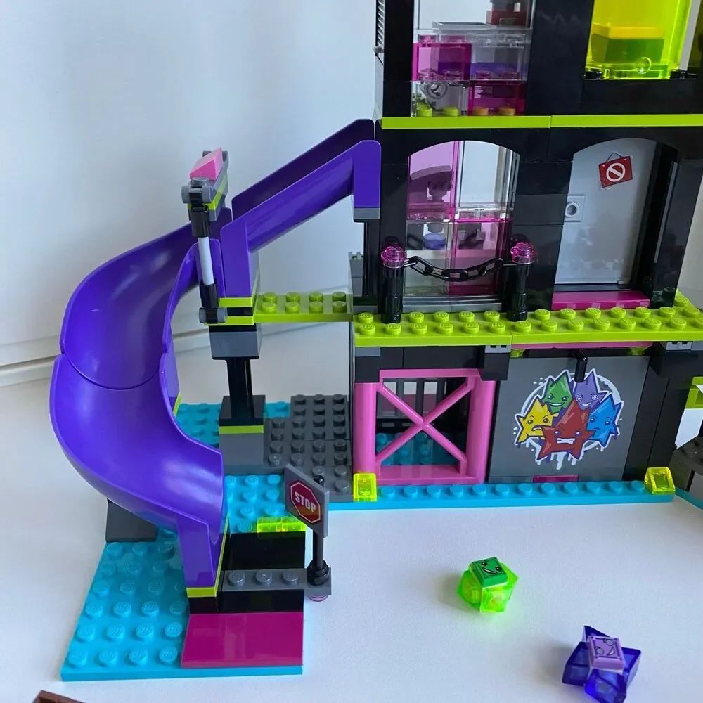 LEGO DC Super‎ Hero Girls Lena Luthor Kryptomite Factory 41238 Building Retired